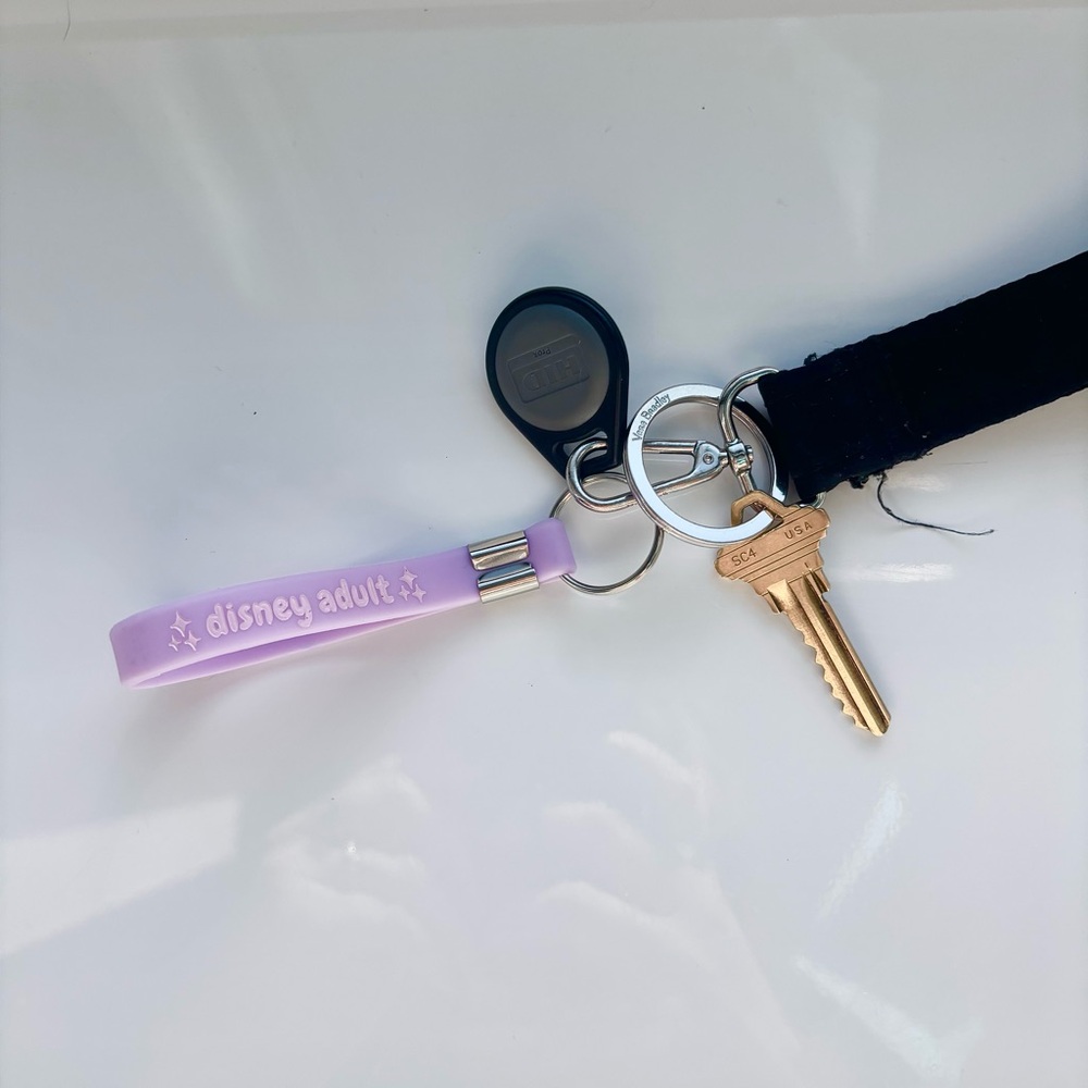 💜Disney Adult Loop Keychain - Picture 4 of 6